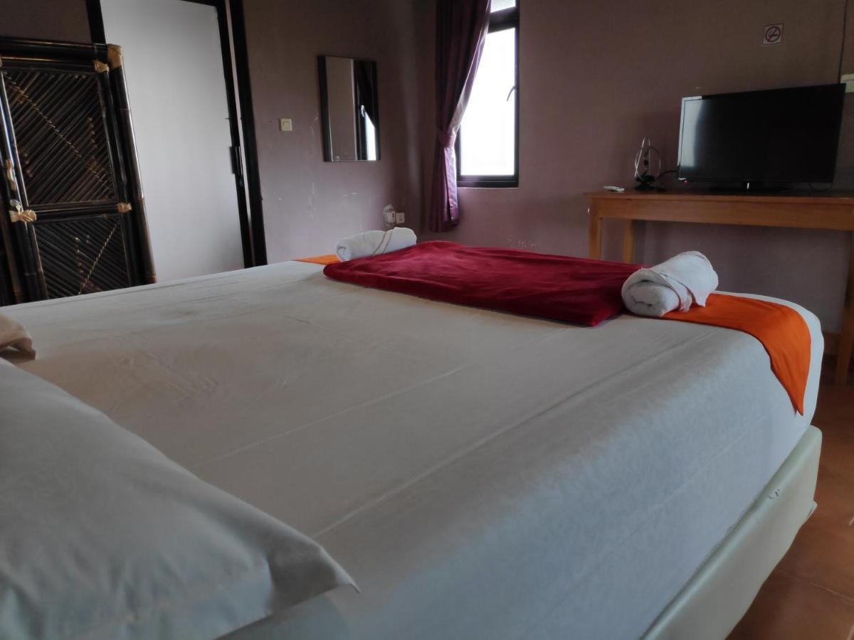 Degung Hillside Hotel Богор Екстериор снимка