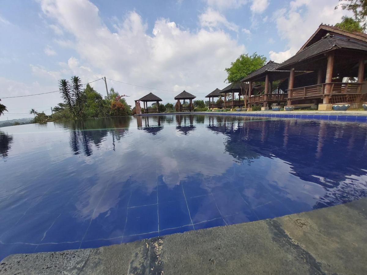Degung Hillside Hotel Богор Екстериор снимка