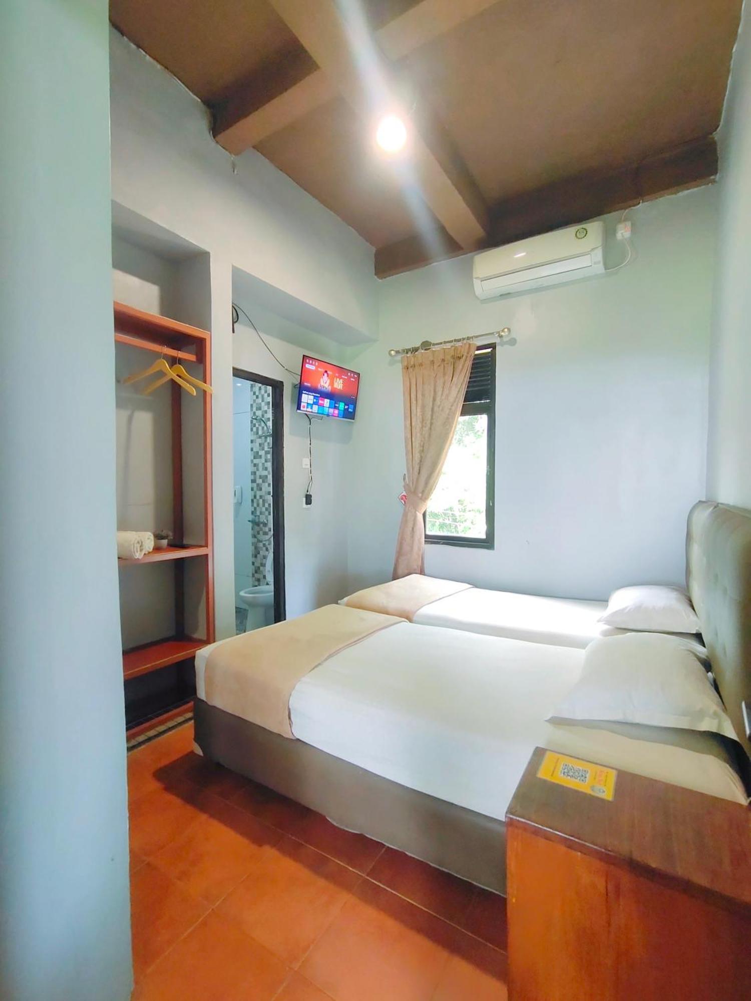 Degung Hillside Hotel Богор Екстериор снимка