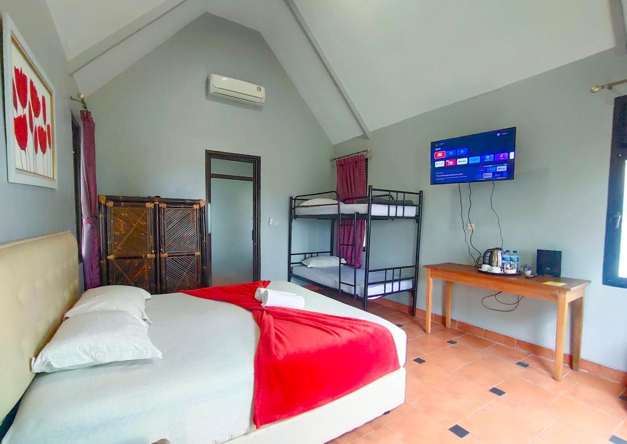 Degung Hillside Hotel Богор Екстериор снимка