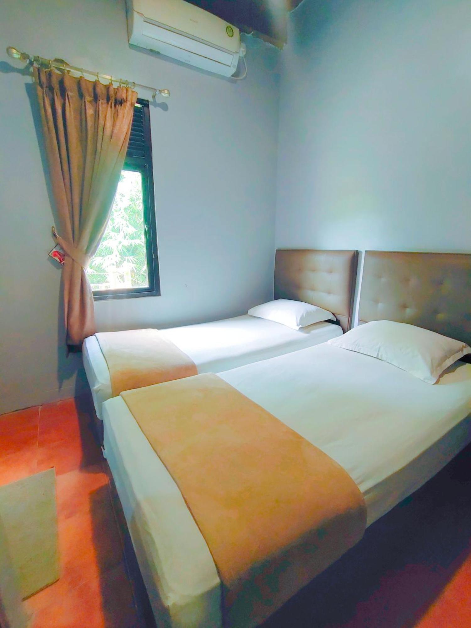 Degung Hillside Hotel Богор Екстериор снимка