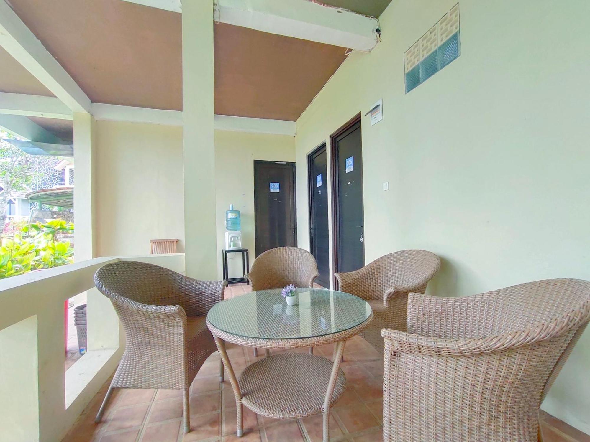 Degung Hillside Hotel Богор Екстериор снимка